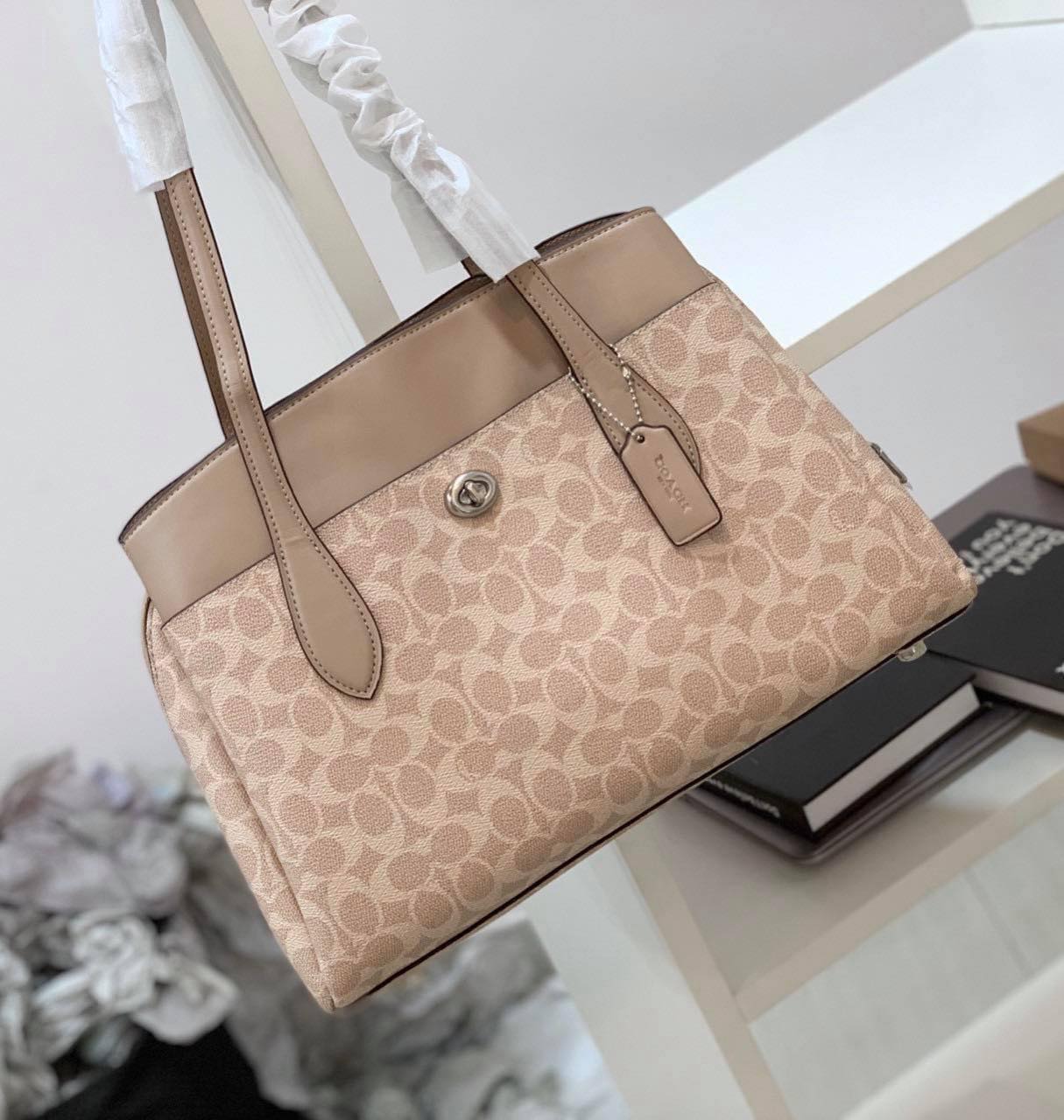 coach lora carryall review