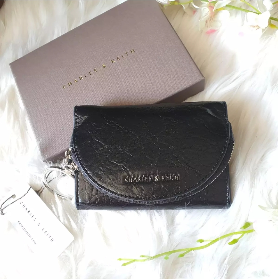 charles and keith trifold wallet
