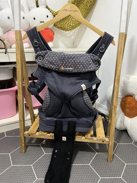 Preloved Ergobaby 360 Cotton Polka Dots