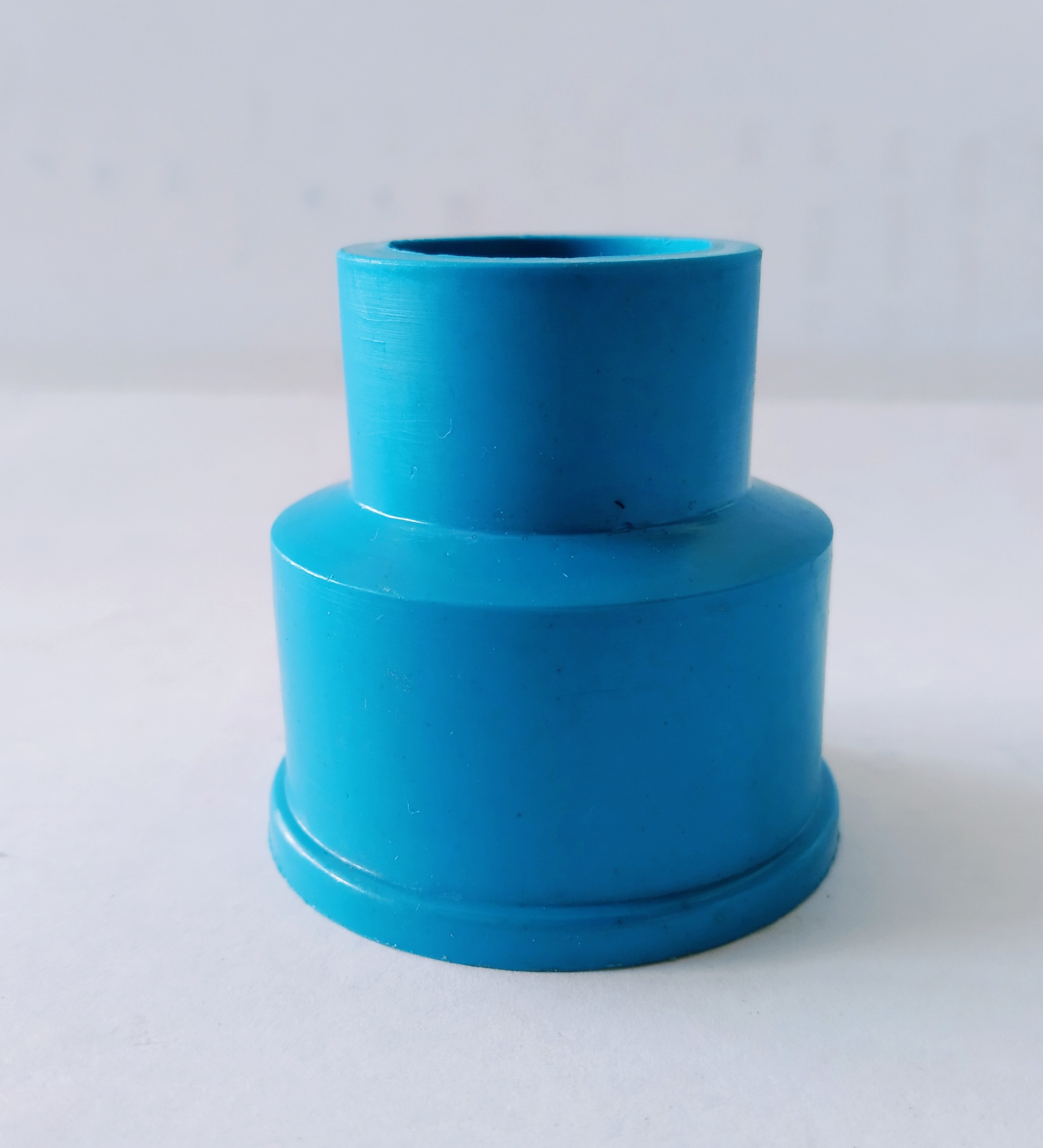 PVC BLUE COUPLING REDUCER 1/2 x 1"