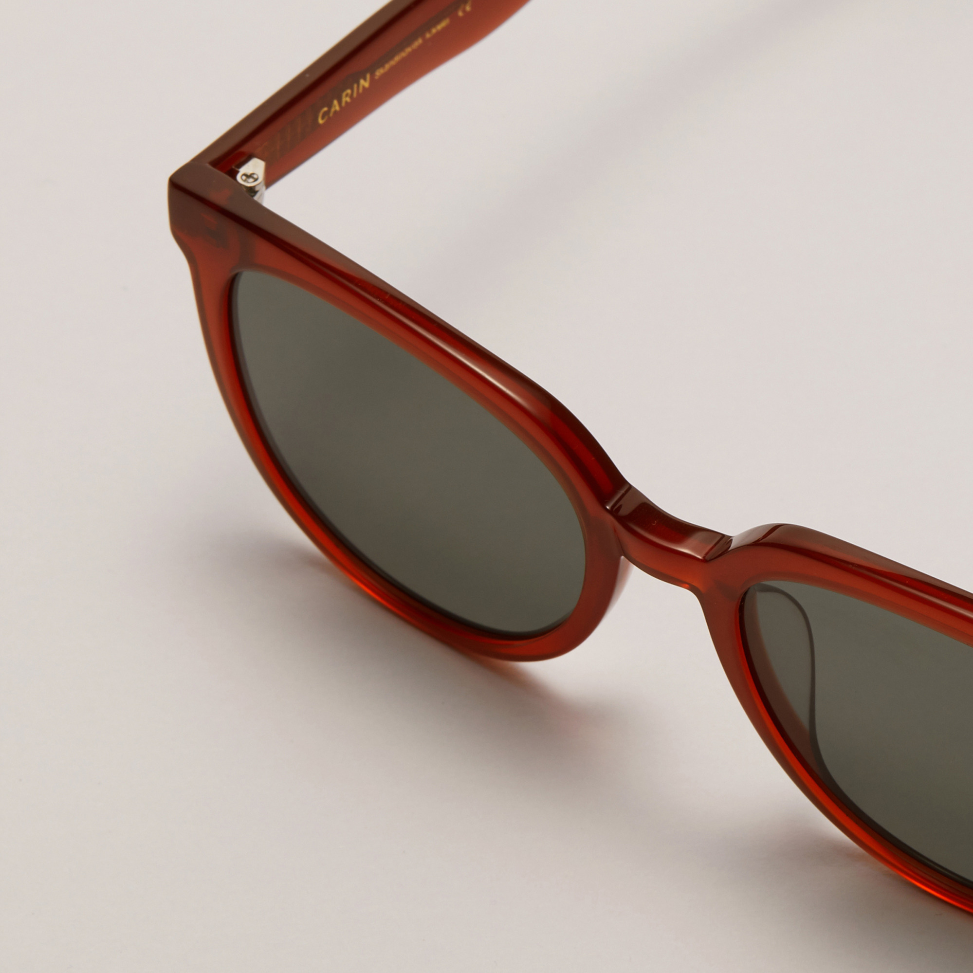 CARIN Kirsten C3 Sunglasses Complete Accessories with Leather Pouch and