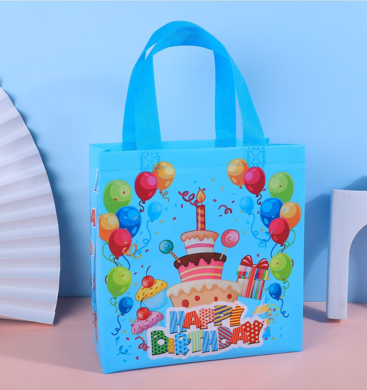 Hot sale Birthday Gift Bag Non-woven Bag Handbag Cartoon Cake Balloon Laminated Waterproof Bag Q59