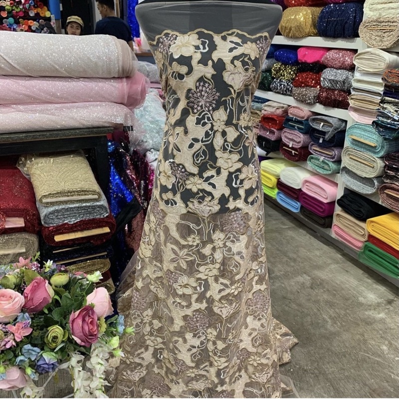 Big Bold Floral Lace 60” (Per Yard)