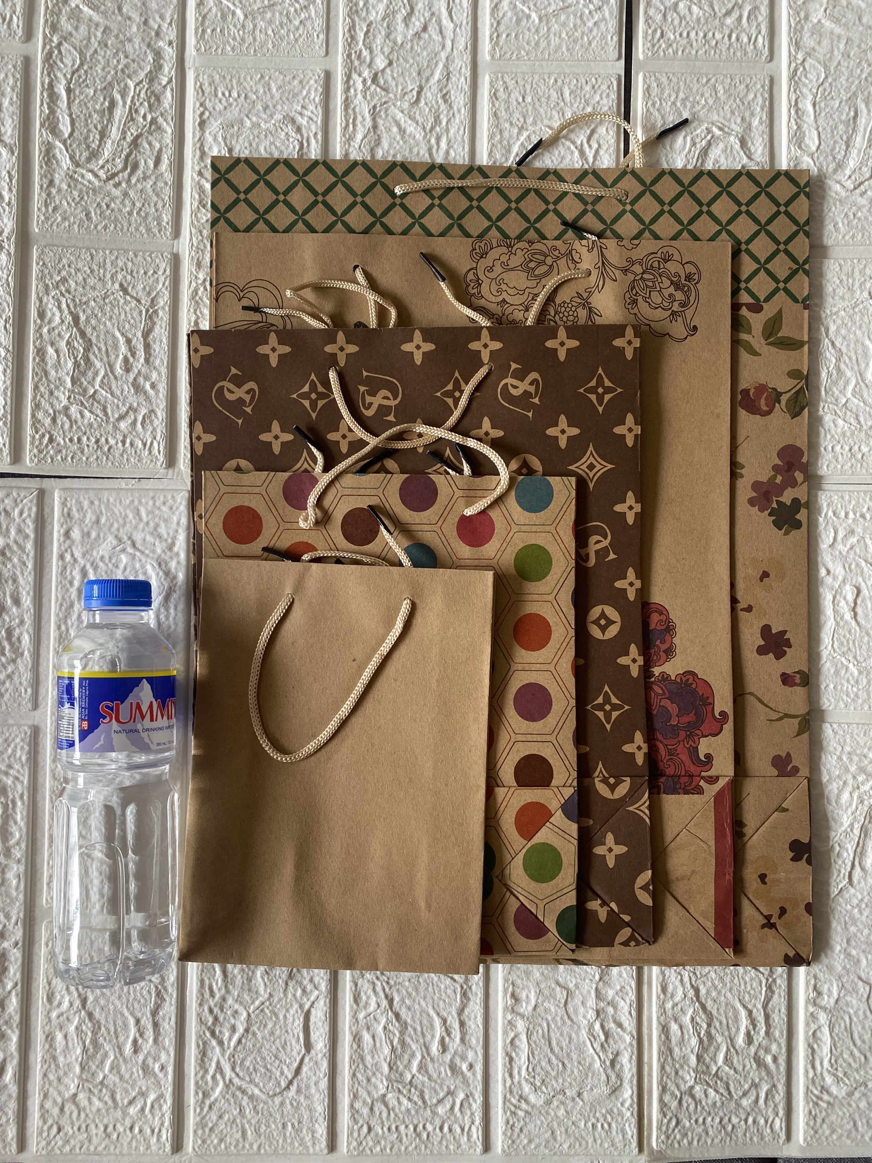 Eco-Friendly Printed Kraft Gift Bags Durable Decorative Paper Bags with Handles for Holiday Gifts Retail & Thank You Packaging