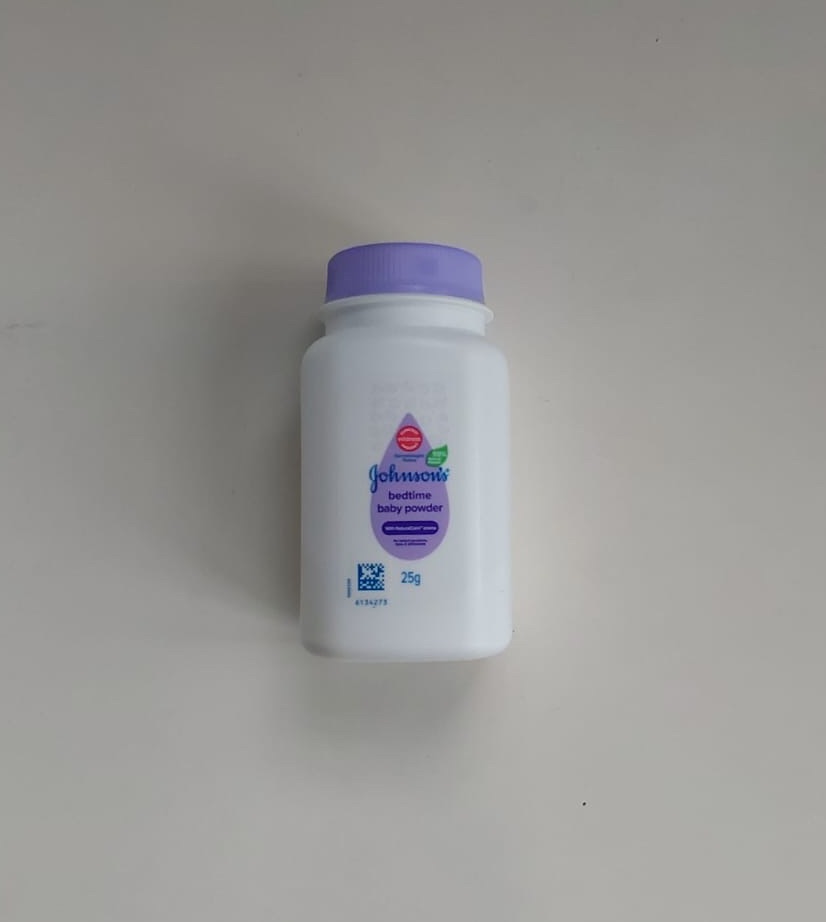 Pocket-sized comfort for your baby! Johnsons Pocketable Baby Powder (Classic Blossom Bedtime)