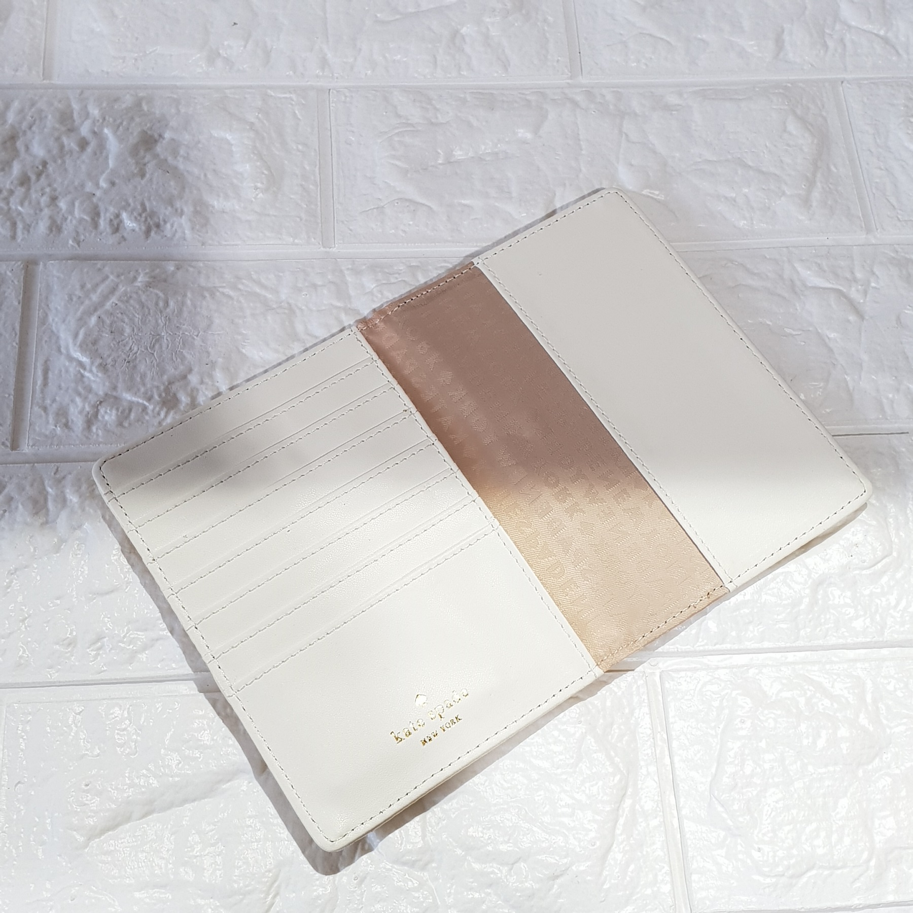 Kate Spade Classic Passport Holder Minnie Mouse review and price