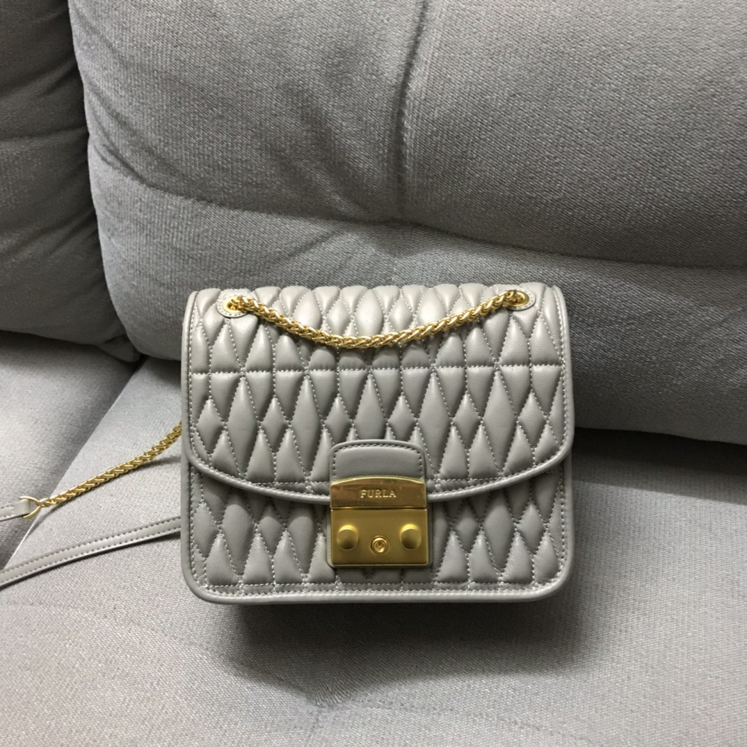 furla metropolis quilted
